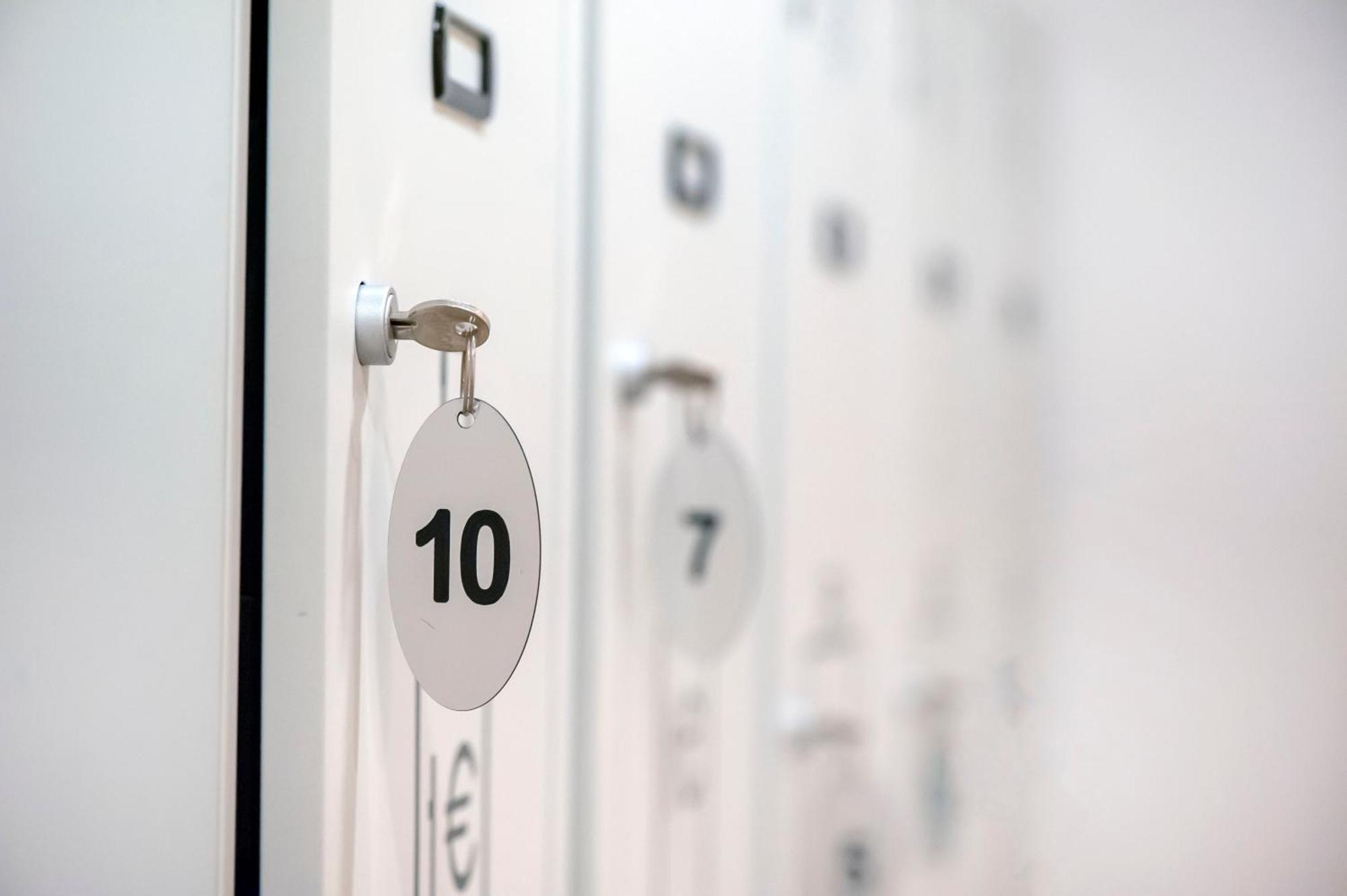 Hostel Dos Estaciones - Free Towels, Coffee & Tea, Remote Check-In Alicante Esterno foto