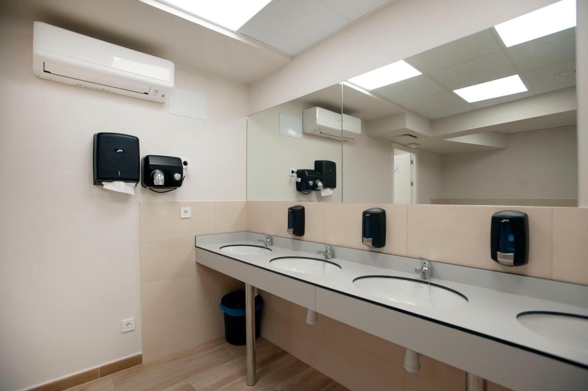 Hostel Dos Estaciones - Free Towels, Coffee & Tea, Remote Check-In Alicante Esterno foto
