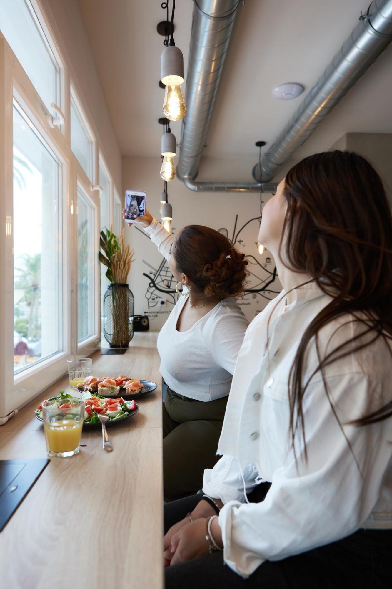 Hostel Dos Estaciones - Free Towels, Coffee & Tea, Remote Check-In Alicante Esterno foto
